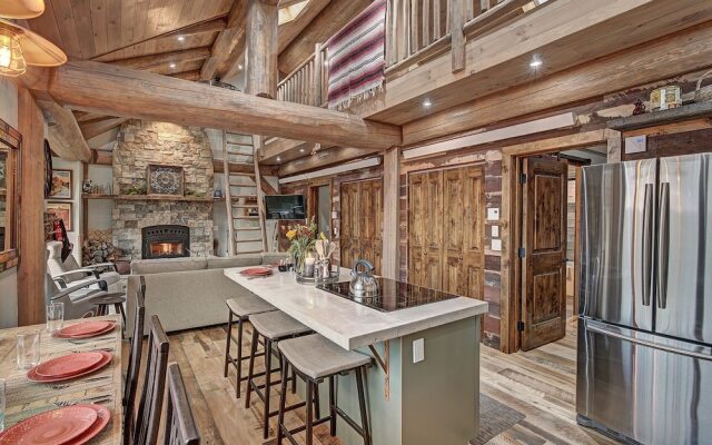 Skyrun 2 Bedroom Cabin by RedAwning