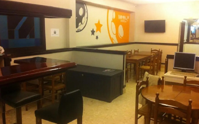 Moon Hostel Bio