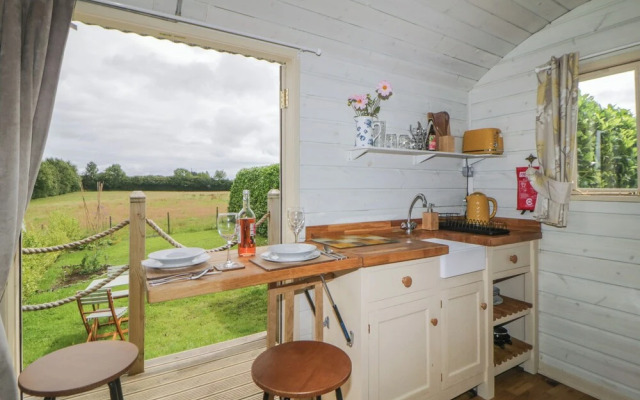 Flora's Hut