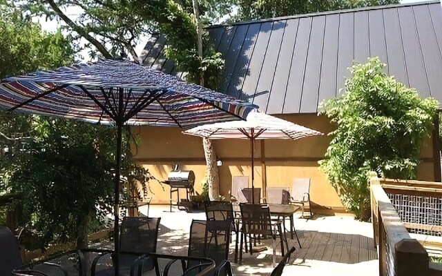 River Rd. Treehouses-Mourning Dove Haus