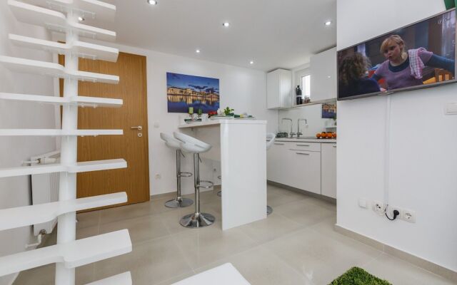 A1 - Modern Luxury apt w. 2 Balconies & sea View