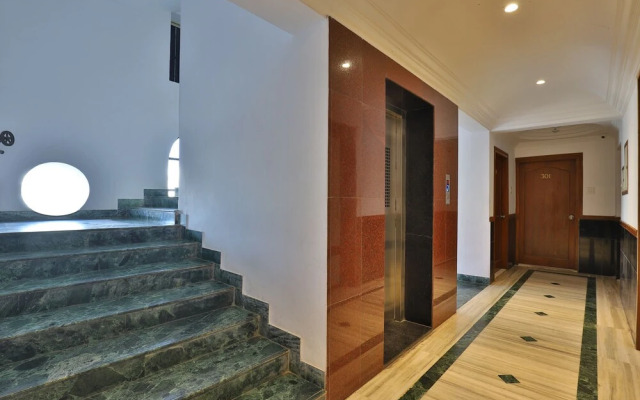 OYO 27897 Hotel The Grand Bansi