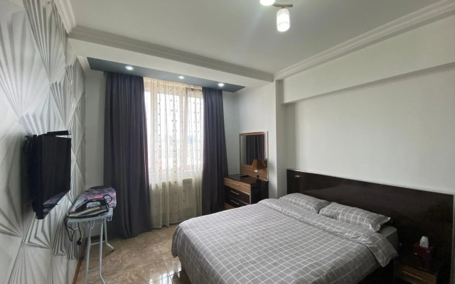 Eznik Koghbatsi- Amiryan crossroads 1 bedroom Newly Renovated apartment KO200
