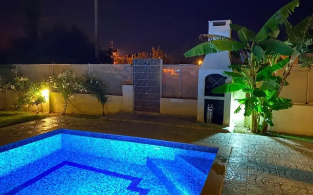 Remarkable 4-bed Villa Tasgin 2 Pools