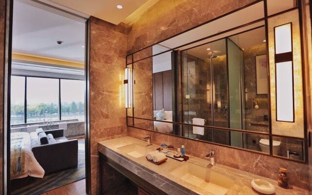 Yading Peninsula Hotel