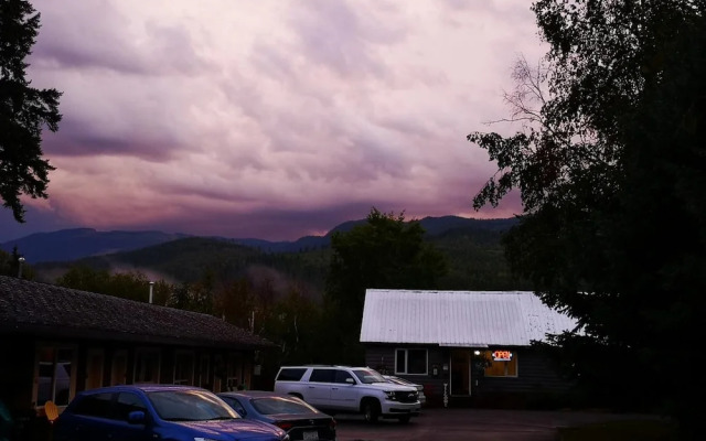 Overlook Inn & Cabins