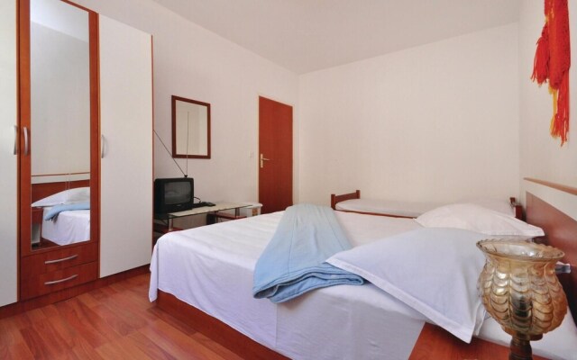 Awesome Apartment in Lokva Rogoznica With 2 Bedrooms