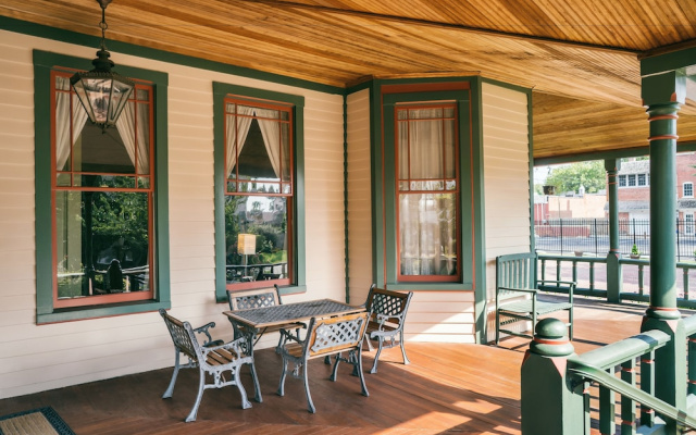 Hummingbird Inn
