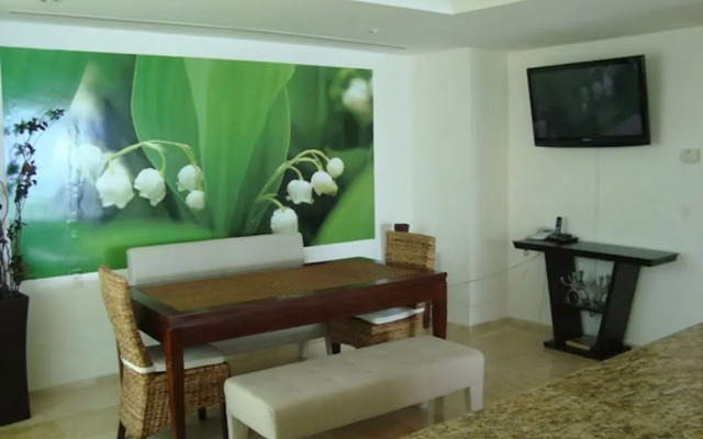 Unlimited Luxury ZAMORA Condo