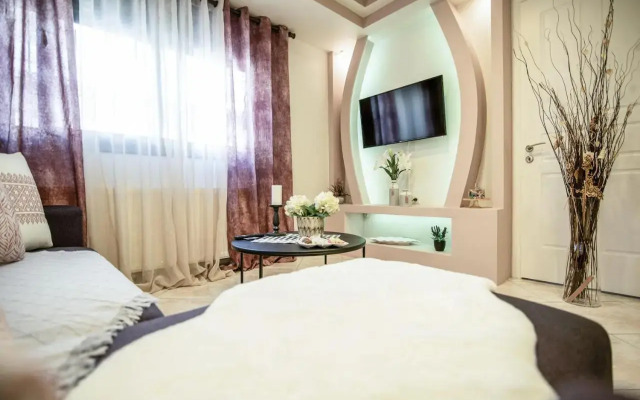 'The Ivory' House Project In Athens