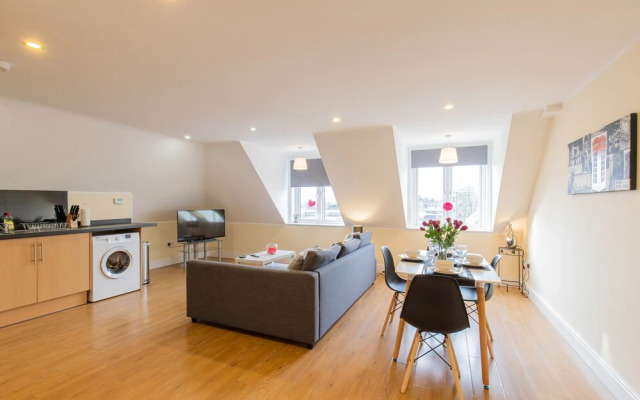 2-bedroom Penthouse, Clockhouse, Hoddesdon