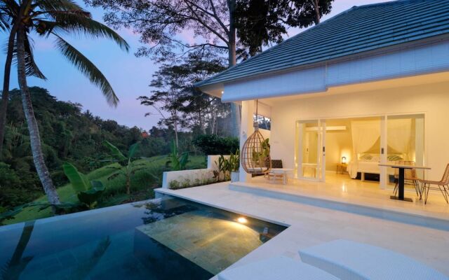 Romantic Jungle Villa, 1 BR, Ubud With Staff