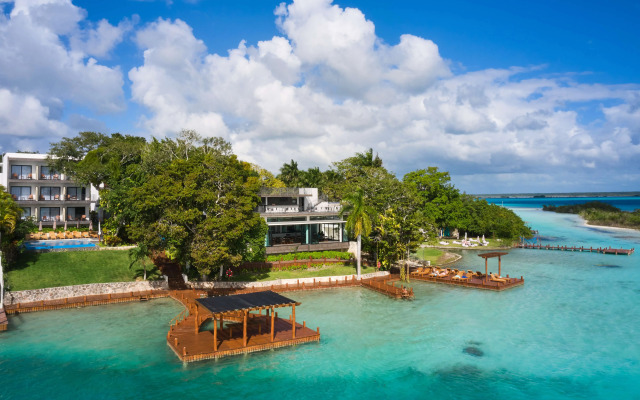 Cristalino Lagoon Front Hotel Restaurant & SPA
