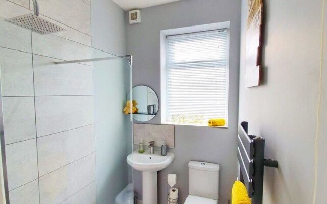 Sunflower Suite under Sasco Apartments