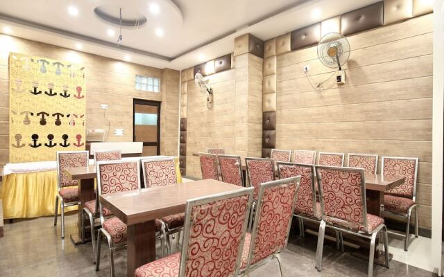 OYO 15998 Hotel Ma International