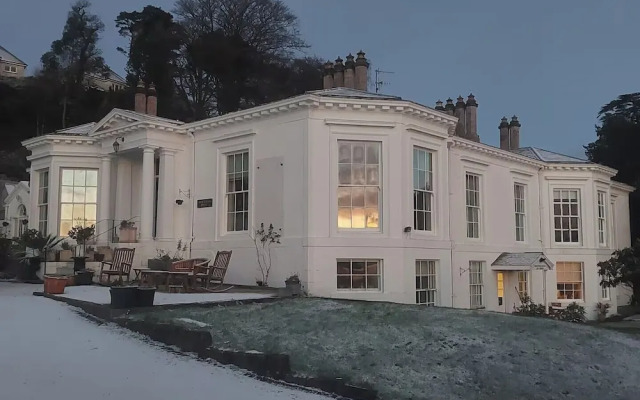 Isle of Bute House Seaview-garden-petsok-freep