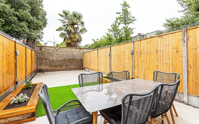 Gorgeous Flat in the Heart of Acton
