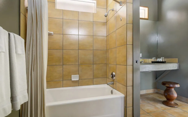 Desert Pearl Inn