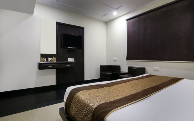 Capital O 9367 Hotel Agra Cantt