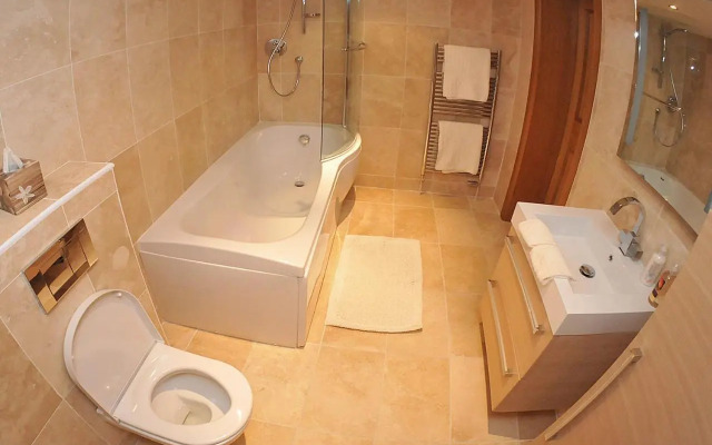 Kingsview Apartment