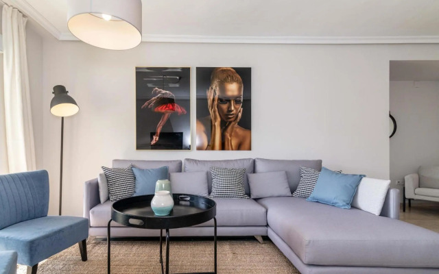 Puente Romano Modern flat, Best location in town