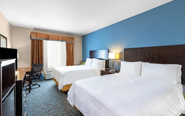 Holiday Inn Express & Suites Floresville by IHG