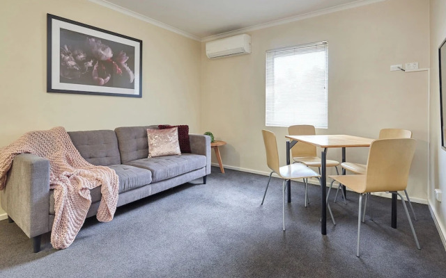 Elphin Villas Serviced Apartments & Motel Suites