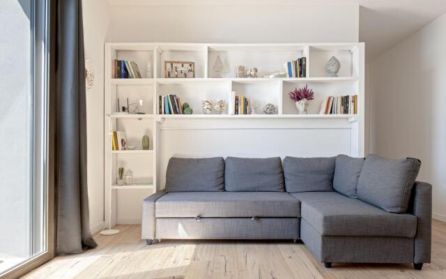 Seafront Apartment in a Splendid Position Overlooking the Sea-vistamare