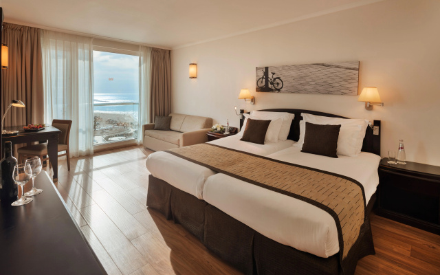 Crowne Plaza Tel Aviv Beach by IHG