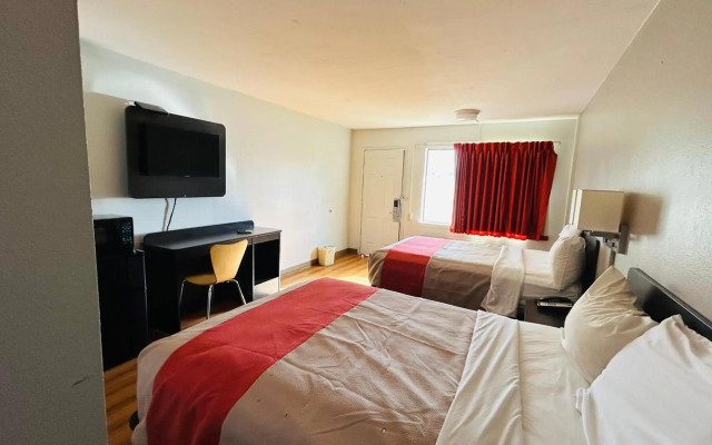 Super 7 Inn Tupelo