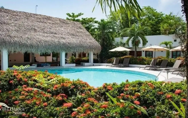 Hotel Villa Blanca Suites