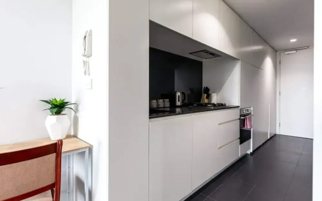 1 Bedroom Apartment in Prahran with Balcony