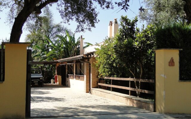 Secluded Holiday Home in Matino With Swimming Pool