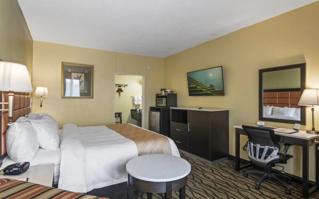 Quality Inn Airport - Cruise Port