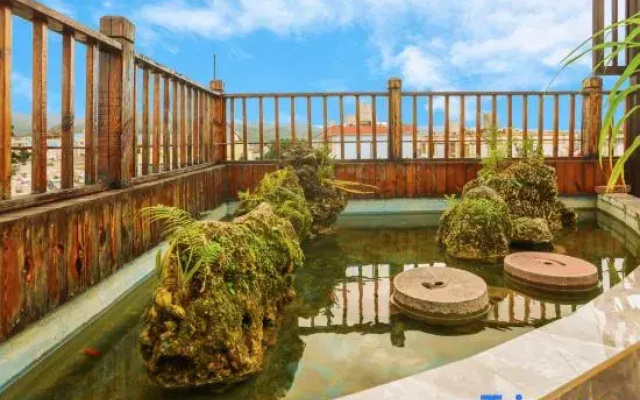 Rongshe Homestay (Daijia Alley)