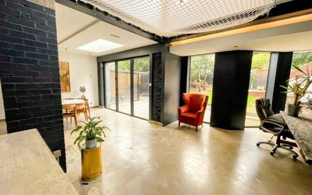 Remarkable 7-bed House in London