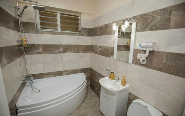 Golden Apartment 2