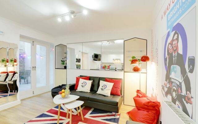 Brighton Getaways-Seaside Patio Apt