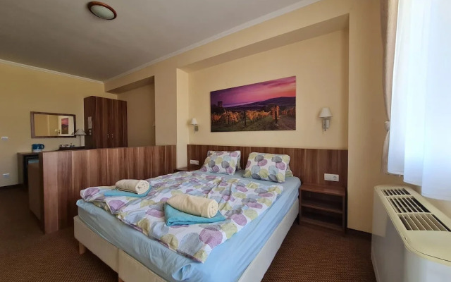 Balaton Colors Beach Hotel