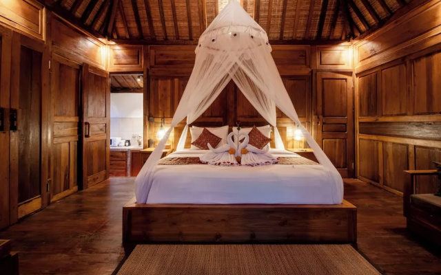 Embun Pagi Wooden Private Villas Ubud – Guest Rooms – Tegallalang