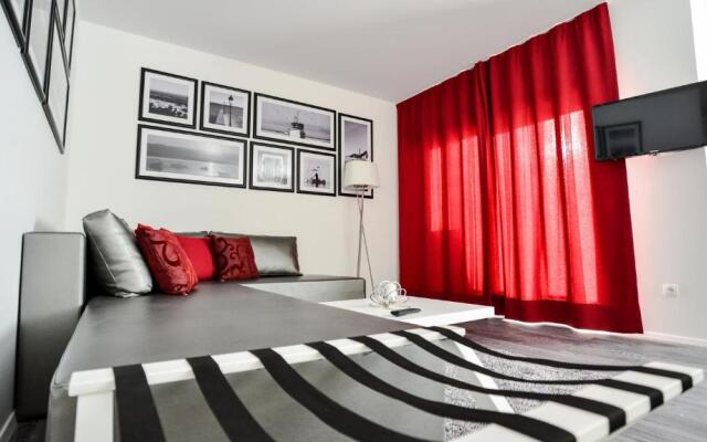 Sunset Deluxe Apartments