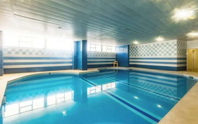 2 Bed-sleeps 4-vilamoura Beach-pool-spa-balcony