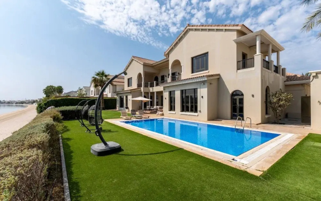 Beachfront 6BR Villa w Private Pool at the Palm