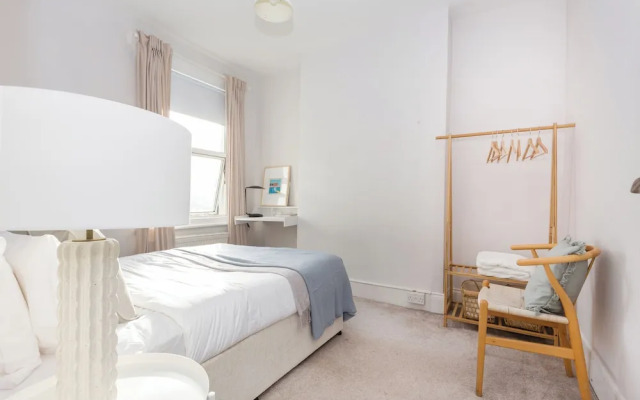 Newly Renovated Large 4-5 Bedroom House