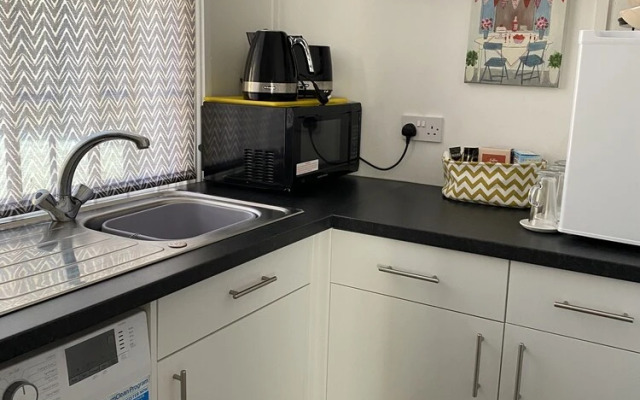 Stunning 2-bed Apartment Above Schooners Bar