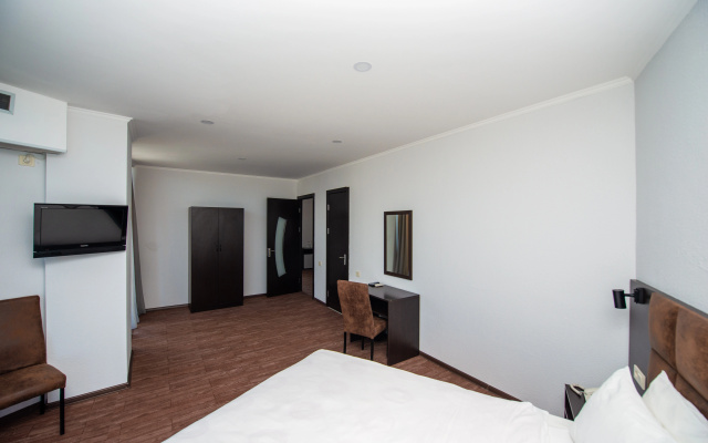 Hotel Shine Palace - Image 6