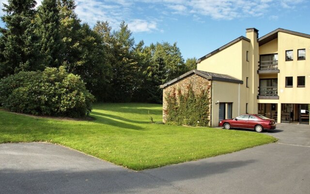 Calm Holiday Home with Garden in Bièvre