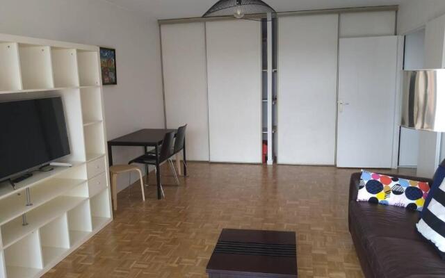 4 min walk to Metro, 60m², renovated, La Défense