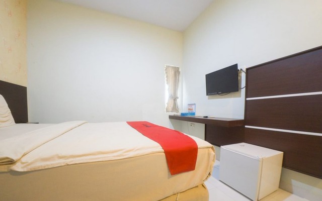 RedDoorz Plus near Mall Panakukang 2