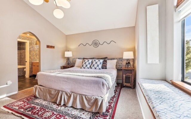 Park Forest  4 Bedroom Home by RedAwning